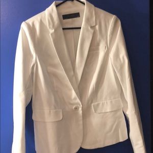 White fitted suit blazer